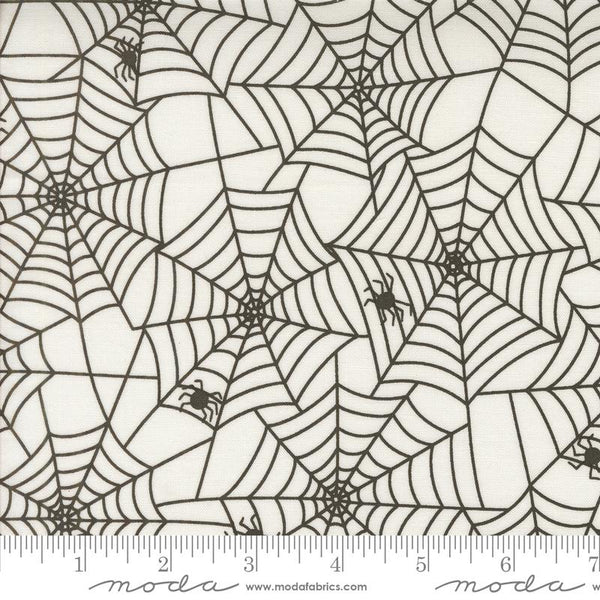 Moda - Fab Boo Lous - Webby Ghostly Fabric